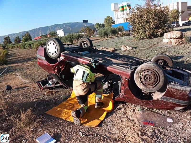 Accidente en polígono industrial de Alhama de Murcia deja un hombre herido en vuelco de su vehículo
