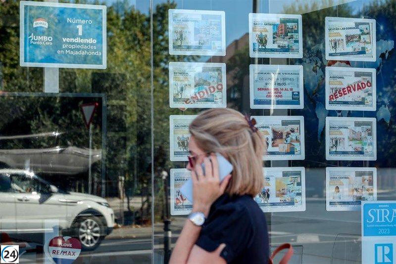 El sector inmobiliario se desacelera drásticamente en agosto: ventas de casas caen un 14,8% y concedidas hipotecas sufren una disminución del 34,9%, según datos de notarios.