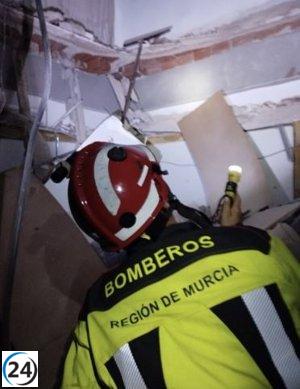 Tres habitaciones de edificio en obras en La Unión, Murcia, colapsan