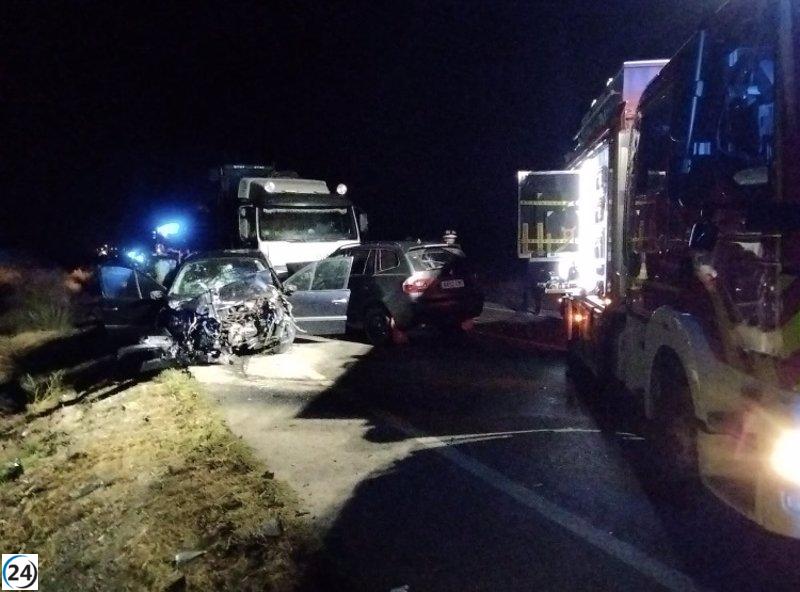 Fuerte accidente múltiple en Lorca (Murcia): dos heridos tras colisión entre camión, tractor y dos vehículos.