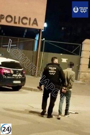 Arrestan a individuo en Murcia por atacar a su esposa tras intimidarla con arma blanca