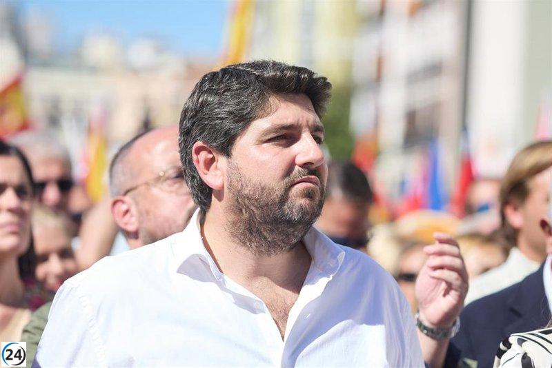 López Miras critica a Sánchez por aceptar las demandas independentistas sin cuestionarlas.