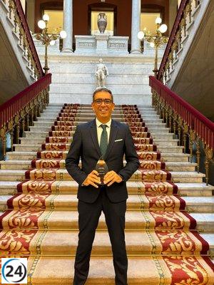 José Manuel López de la UMU recibe doble reconocimiento por su destacada labor divulgativa científica