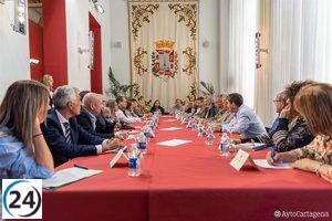 Ministro Arroyo se hace eco de las preocupaciones vecinales sobre el campamento migrante y su rechazo al CETI.