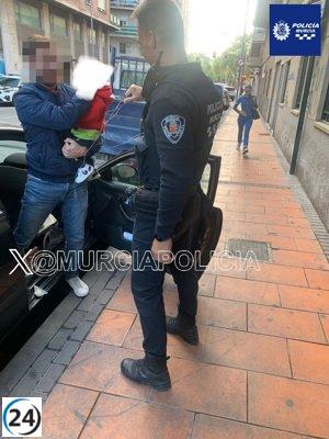 Heroica intervención policial en Murcia: agentes salvan a dos niños atrapados en vehículo