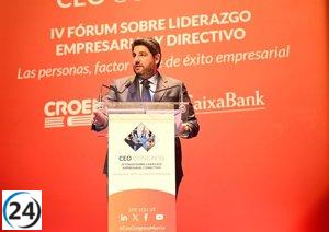 López Miras alerta a los empresarios sobre la fragilidad de España ante las turbulencias.