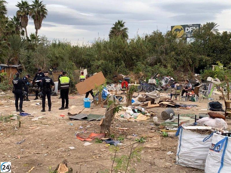 El Ayuntamiento de Murcia cumple orden judicial y desaloja asentamiento ilegal de La Fica