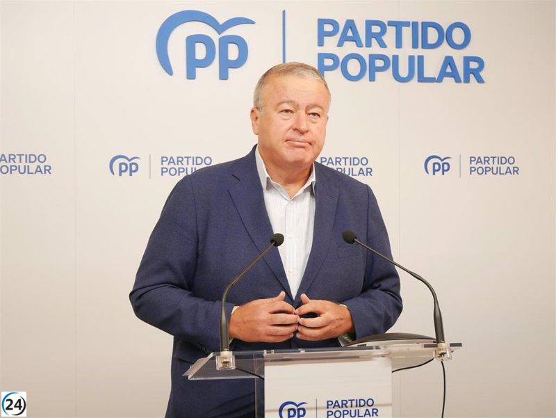 López Miras (PP) inaugura la conexión aérea con Madrid mientras Sánchez decepciona con trenes de segunda.