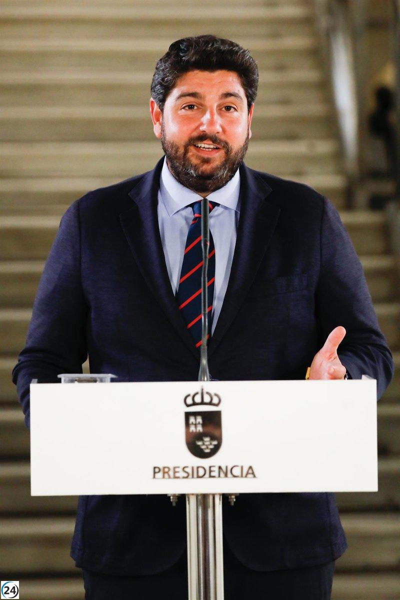 López Miras elogia la Constitución por promover la armonía, contrastando con aquellos que fomentan la división y el aislamiento.