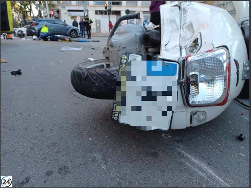 Tres personas heridas tras choque entre auto y moto en Murcia.