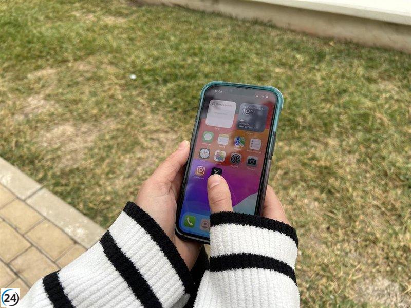 Comunidad estaría dispuesta a regular uso del móvil en colegios si lo sugieren expertos