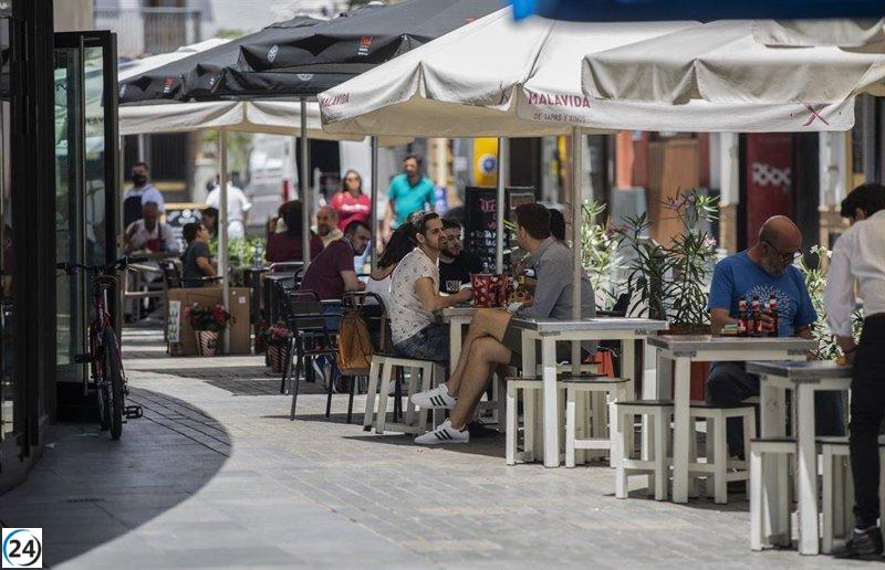 Los hosteleros buscan soluciones legales para mantener terrazas en áreas de estacionamiento público.