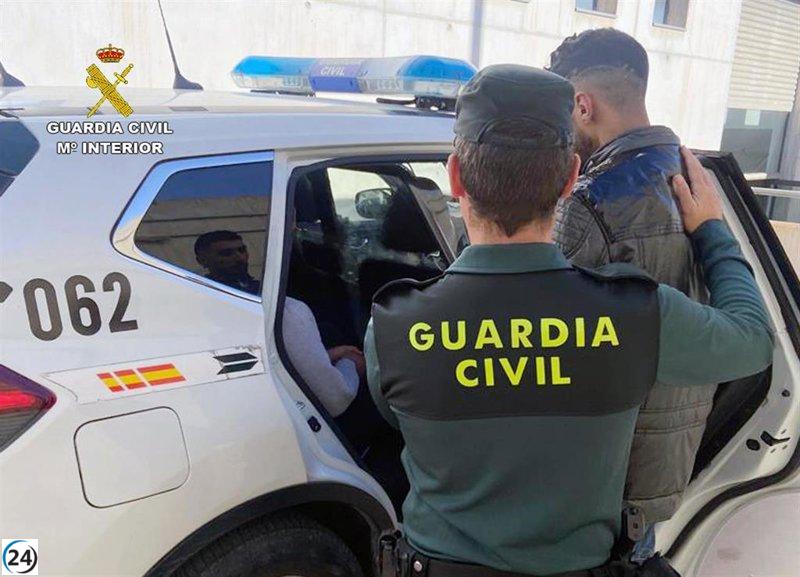 Tres individuos detenidos por la Guardia Civil al intentar cometer un robo en una vivienda en Mula (Murcia)