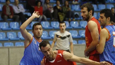 El Basket Cartagena se impone al UCAM Murcia 'B' en el derbi regional