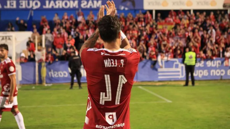 El Real Murcia se mantiene en puestos de play-off tras ganar al Villarrobledo