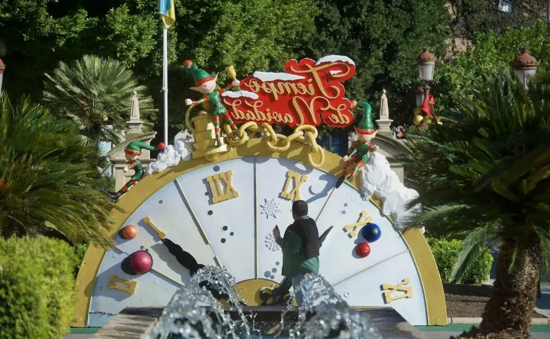Disfruta de la Navidad en Murcia con el Belén Monumental instalado en la Plaza del Cardenal Belluga