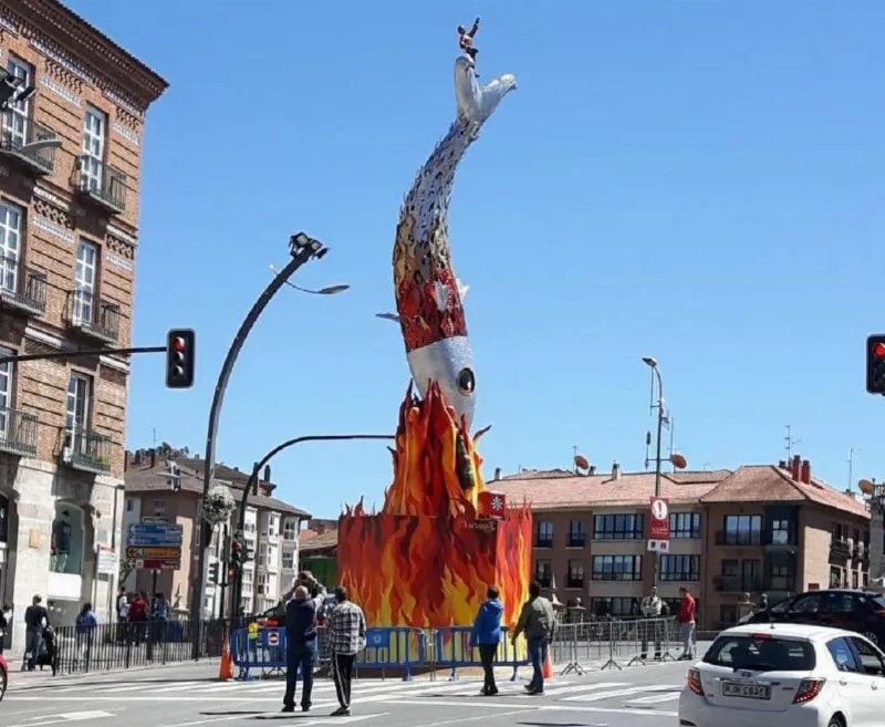 La leyenda del Gigante y la Sardina en el Entierro de la Sardina